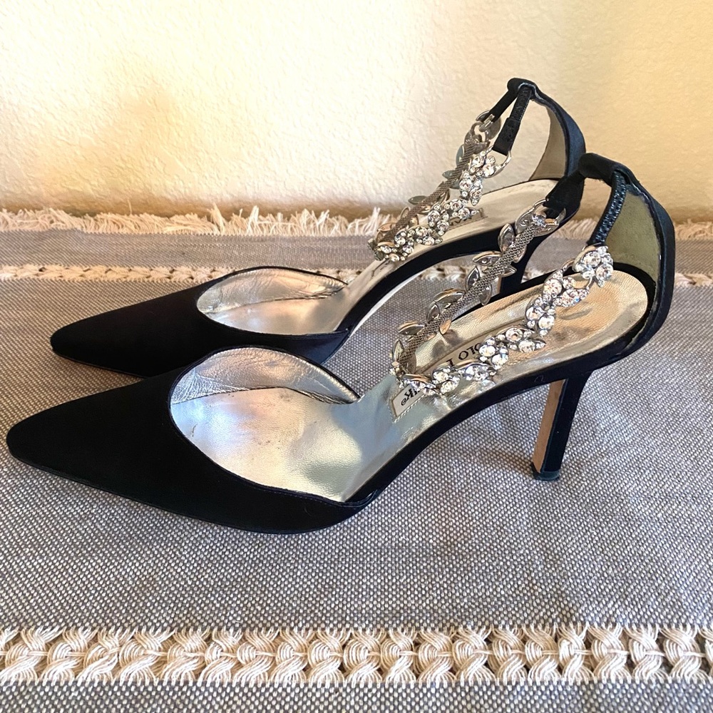 MANOLO BLAHNIK
Black Satin Burnella Rhinestone